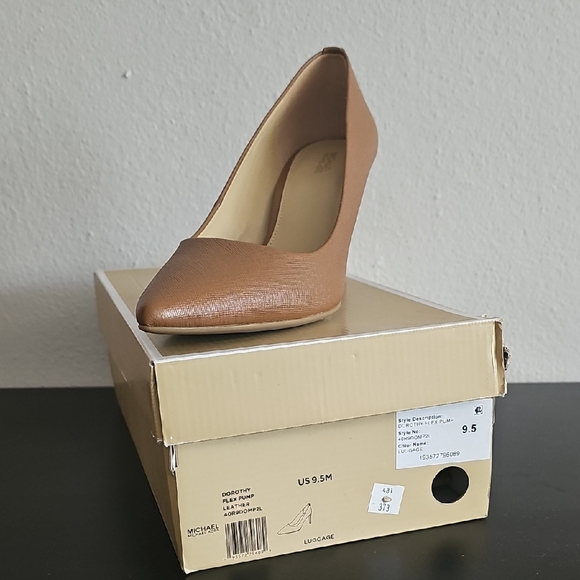 Dorothy Flex Brown Pumps